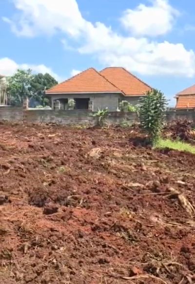 GOOD DEAL – 100ft × 100ft Plot for Sale in Kira Nsasa
