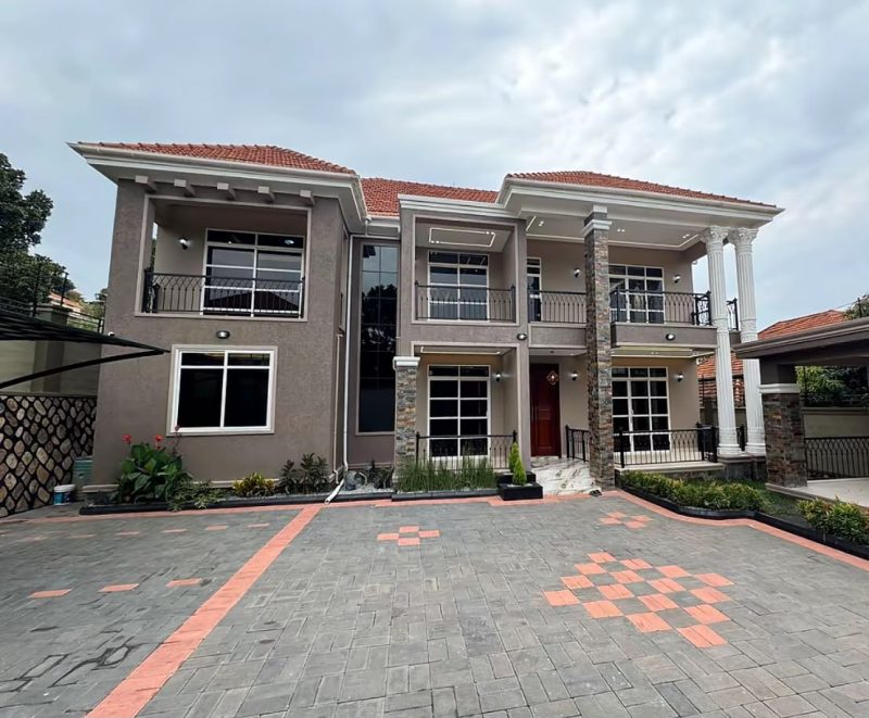 🏡 LUXURY HOUSE FOR SALE – AKRIGHT BWEBAJJA, ENTEBBE ROAD