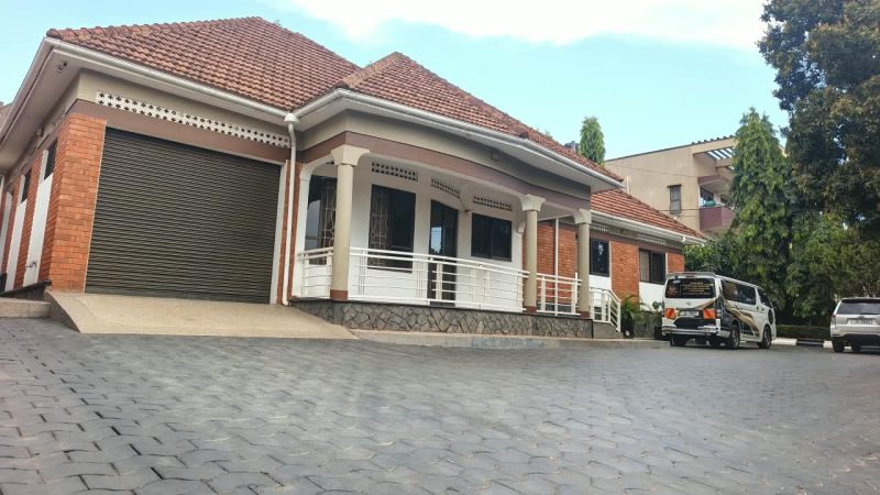 🏡 QUICK SALE – 5-BEDROOM HOUSE IN NALYA ESTATE